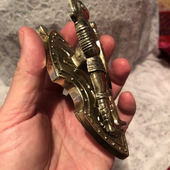 Vintage medieval knight in armour paper clip, 70s , heavy plastic- gently used - Picture 5 of 9